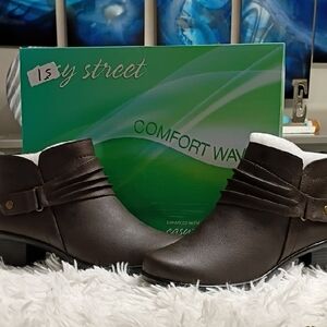 Easy Street Damita Brown Matte Women's Sz 6 WW  Double WIDE Boots Booties 🆕